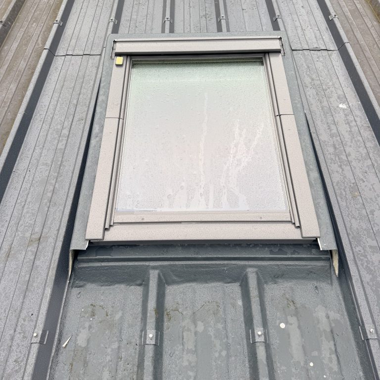 Costiere VELUX monobloc en composite 118*98 facile à poser