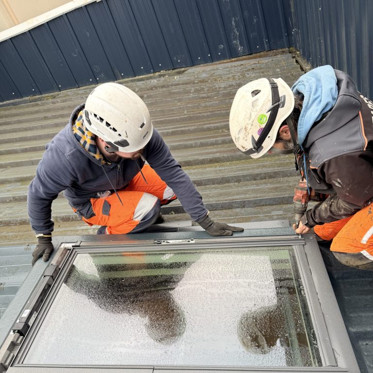 Pose de costiere VELUX monobloc 151 *94 facile à poser